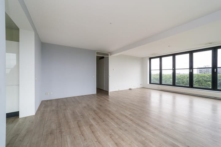 Photo 12 of Draaiom 48