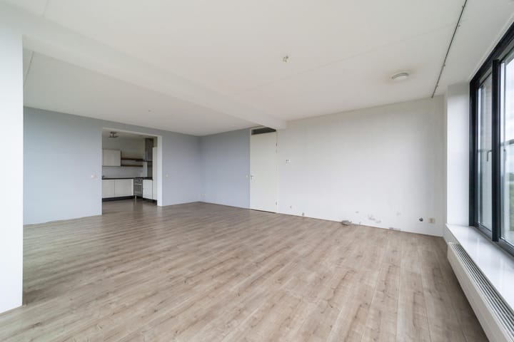 Photo 14 of Draaiom 48