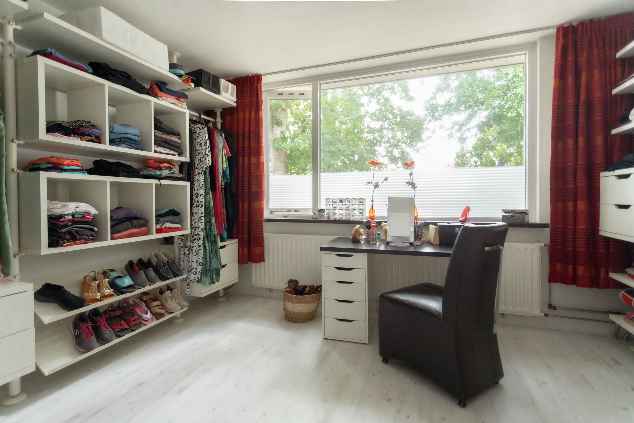 Photo 12 of Titus Brandsmastraat 30