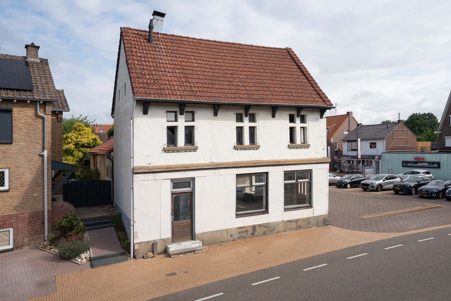 View photo 2 of Kerkstraat 33