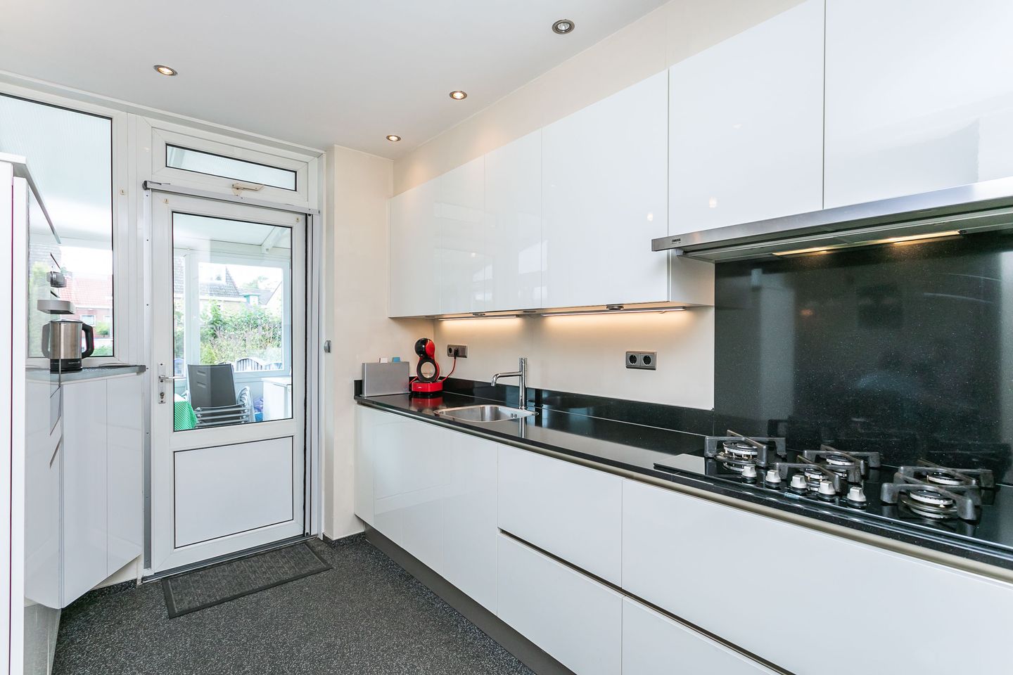 Foto 10 van Burg. Willemsstraat 26