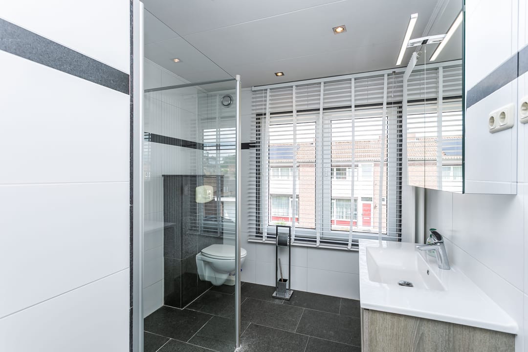 Foto 23 van Burg. Willemsstraat 26