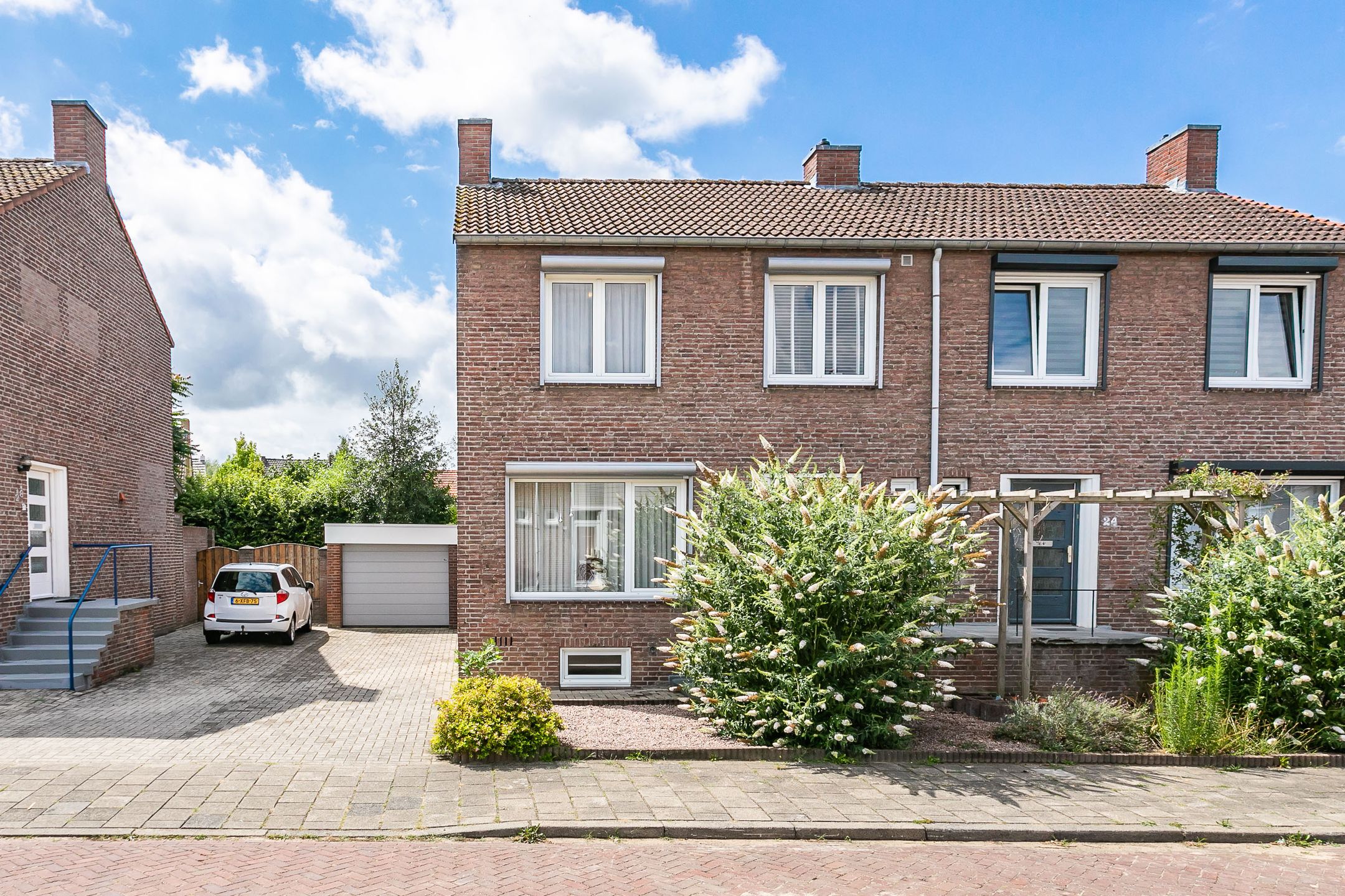 Foto 33 van Burg. Willemsstraat 26