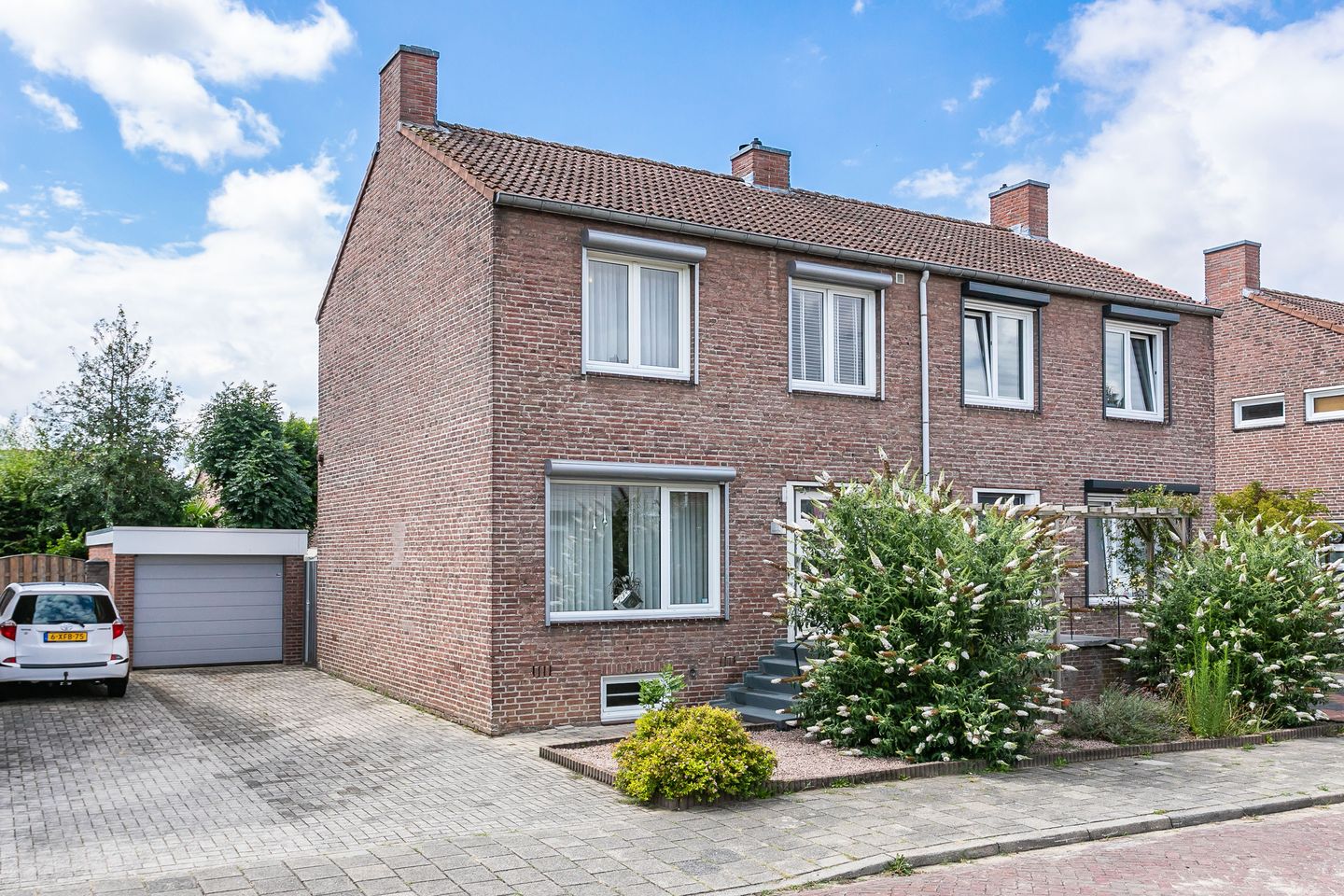 Foto 34 van Burg. Willemsstraat 26