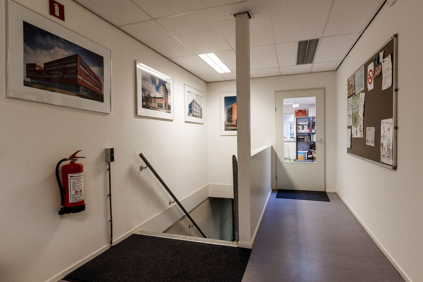 Bekijk foto 5 van Schoudermantel 17-J