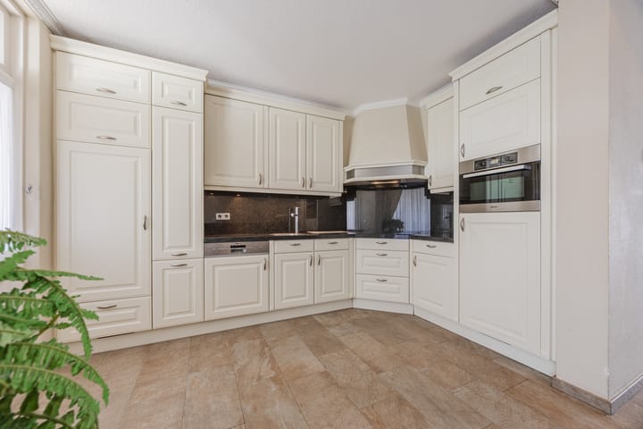 Photo 3 of Haaglaan 20-A