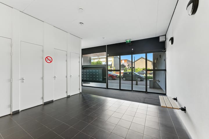 Photo 43 of Van Eesterensingel 126-E