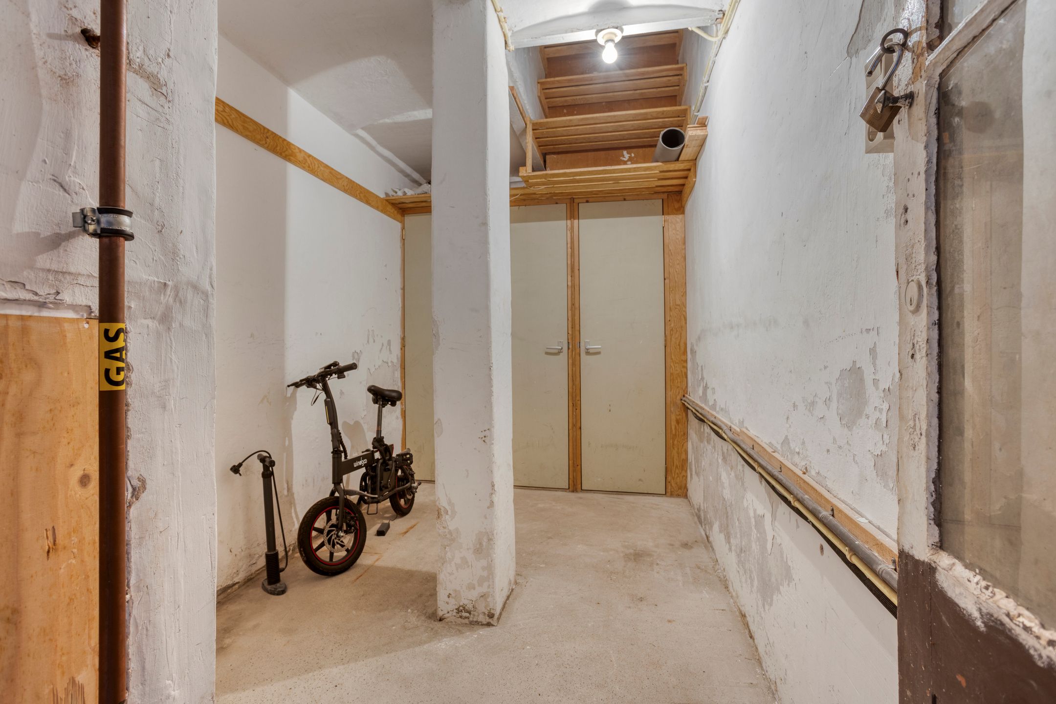 Photo 36 of Prins Hendrikstraat 17-1