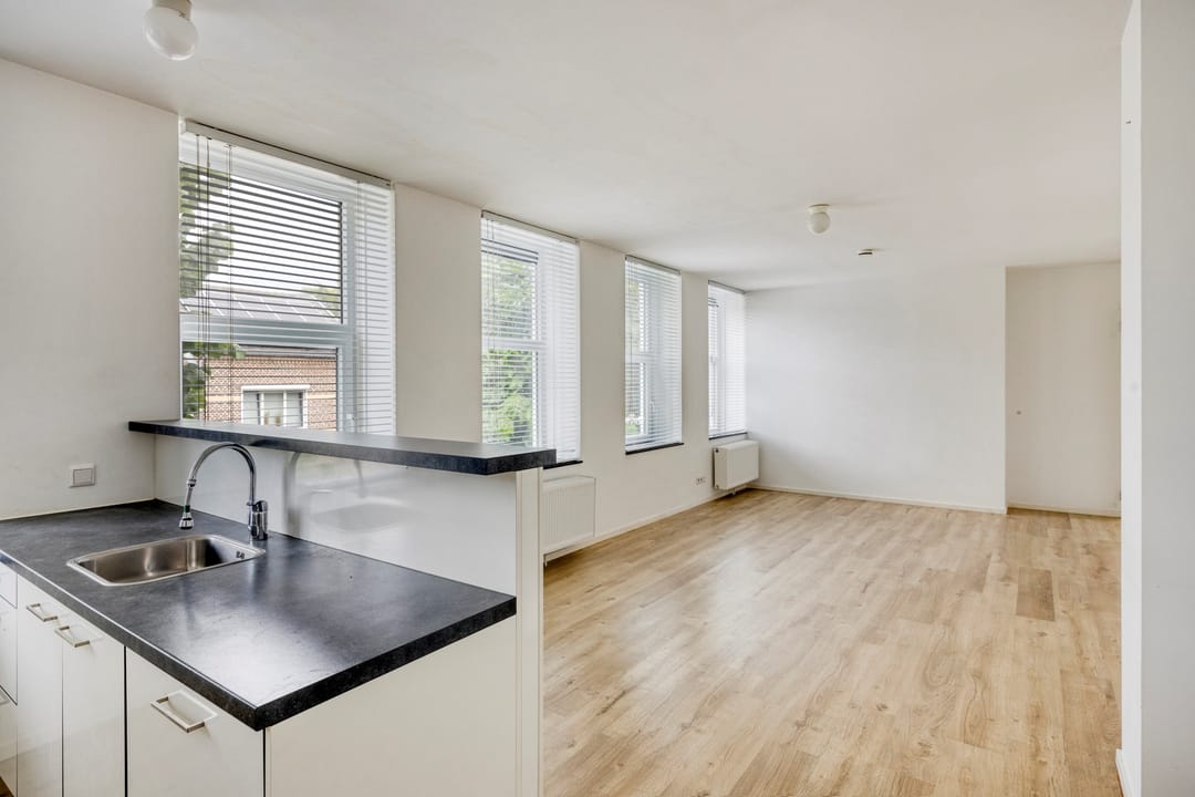 Photo 8 of Longinastraat 75-B01