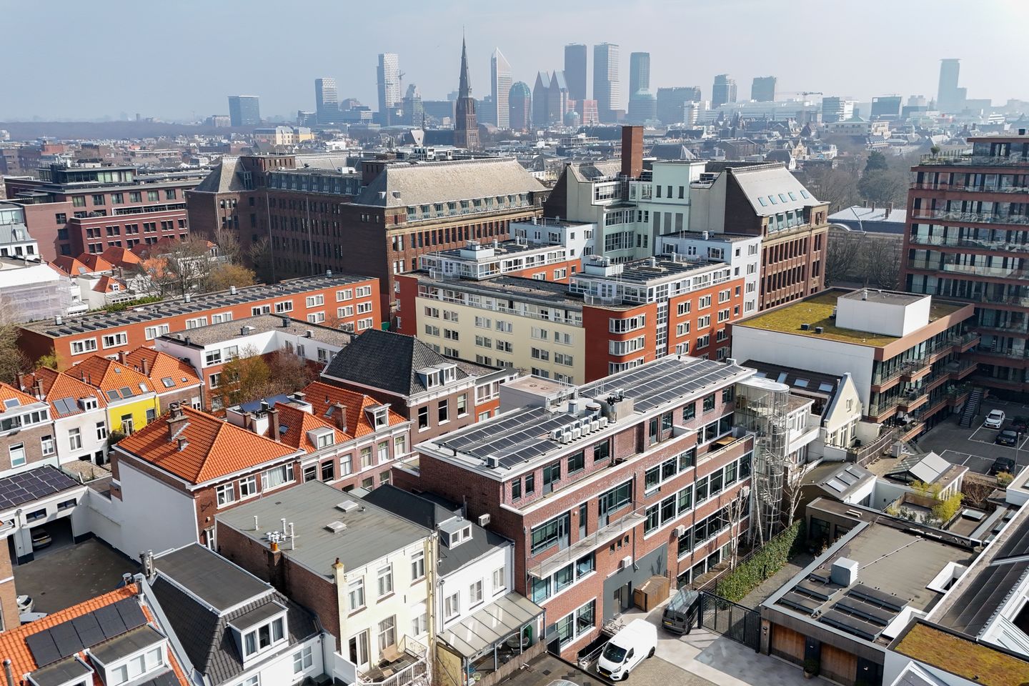 View photo 2 of De Ruijterstraat 36-E