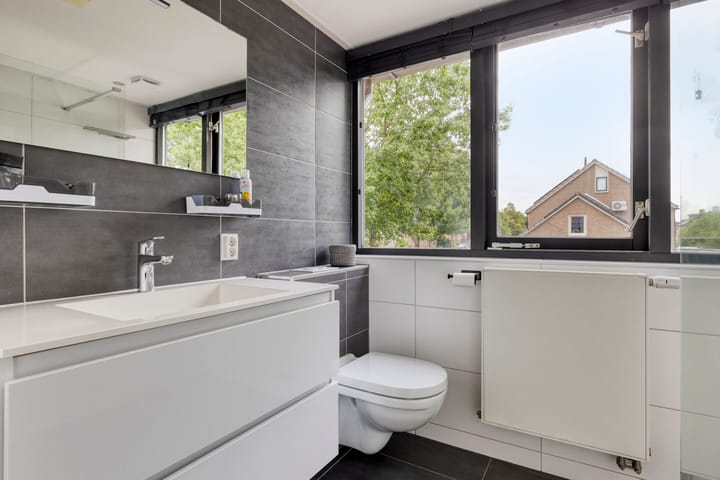 Foto 18 van Weerselosestraat 241