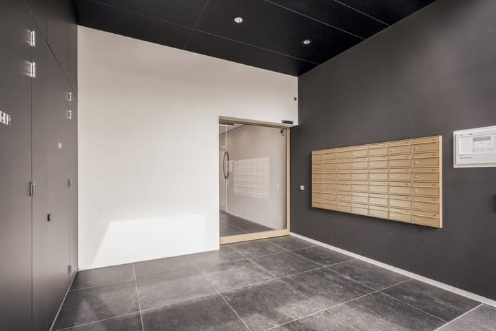 Photo 18 of Mies van der Rohestraat 189