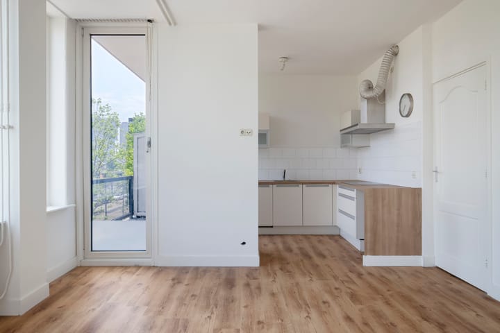 Photo 5 of Schiedamsedijk 64-C