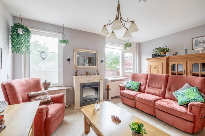 Foto 2 van Schrijnwerker 19