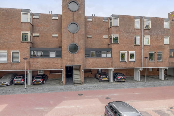 Photo 1 of Schrijnwerker 19