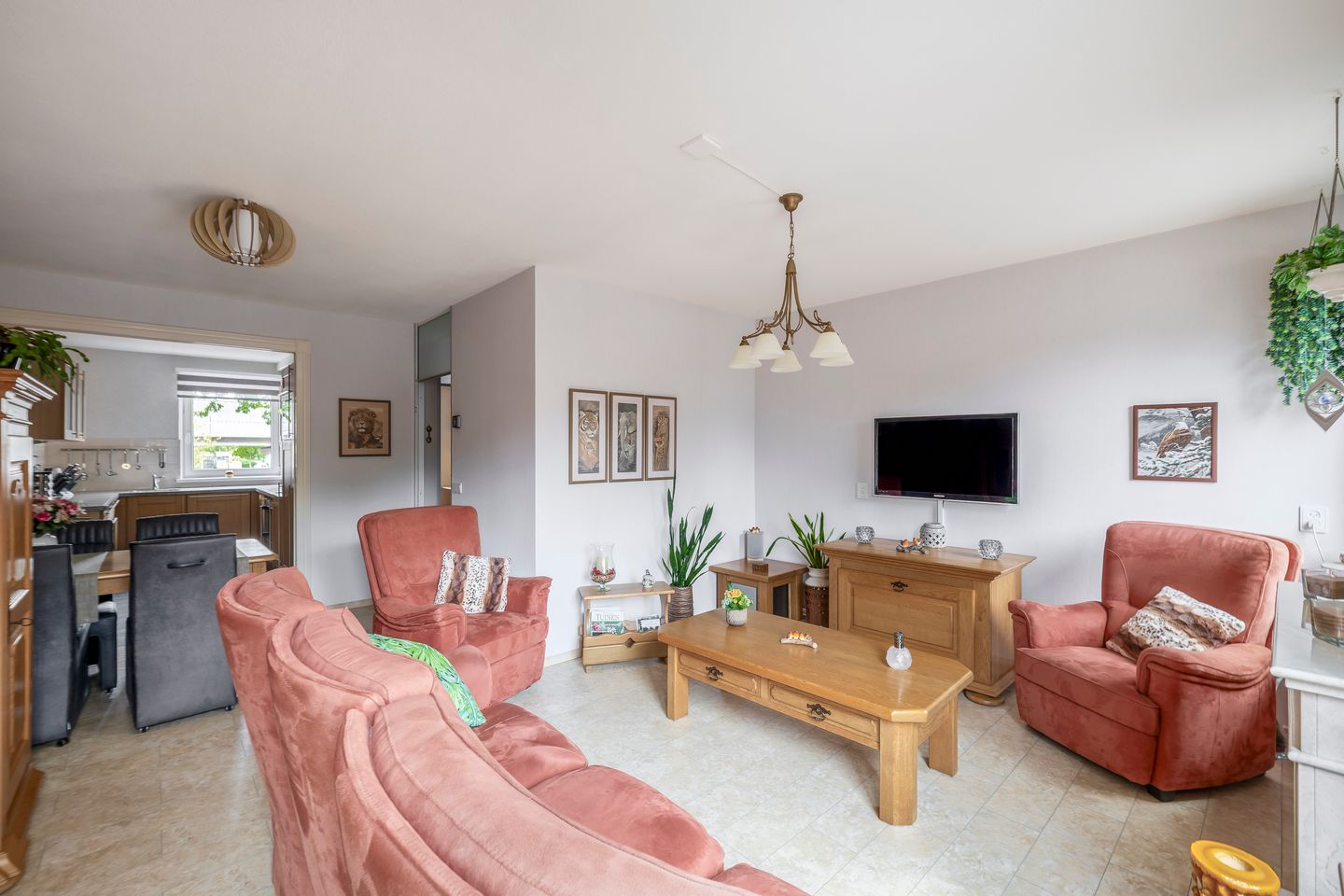 Foto 40 van Schrijnwerker 19