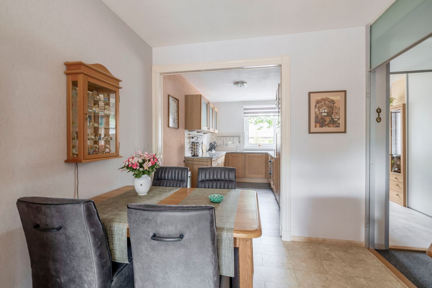 Foto 44 van Schrijnwerker 19