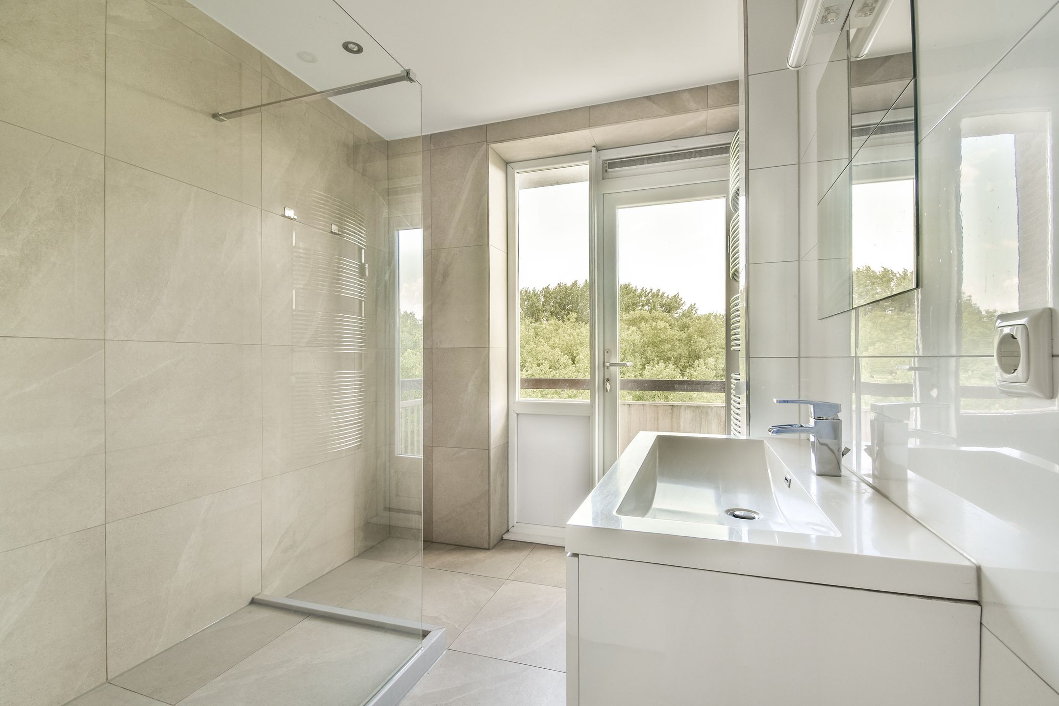 Photo 12 of Van Nijenrodeweg 743