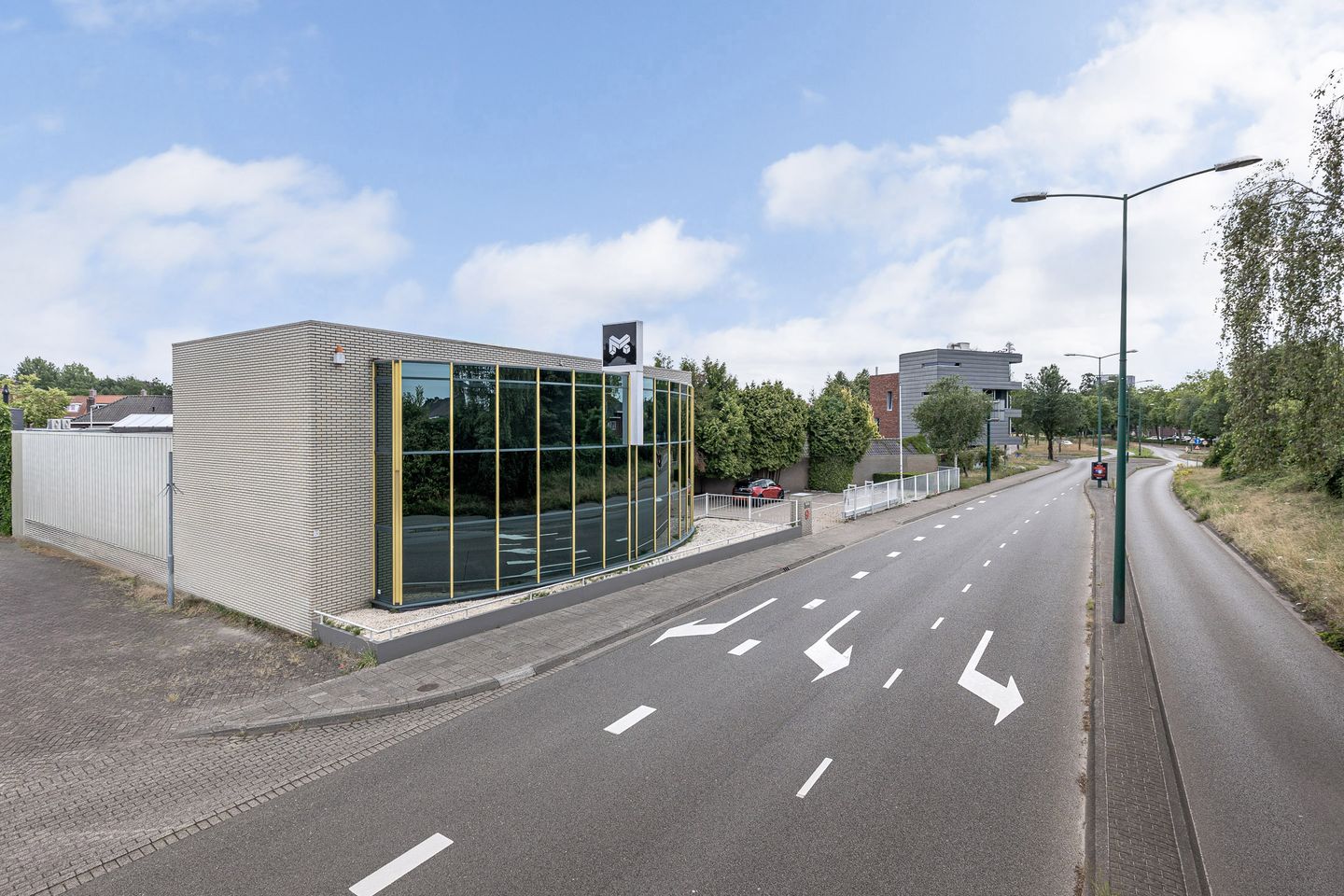 Bekijk foto 2 van Bayeuxlaan 9