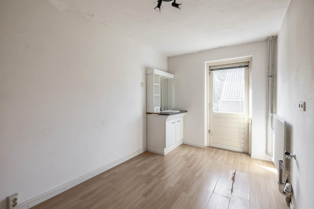 Photo 26 of Kwaadeindstraat 146