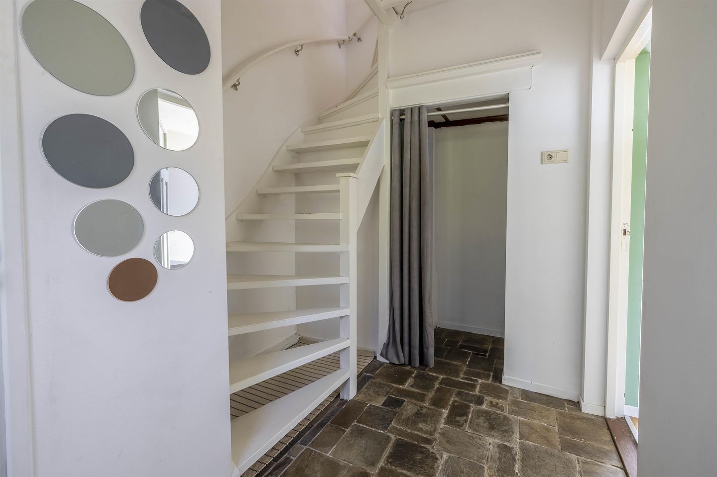 Photo 5 of Kwaadeindstraat 146