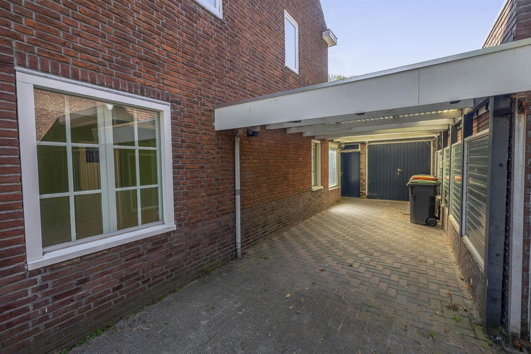 Photo 2 of Kwaadeindstraat 146