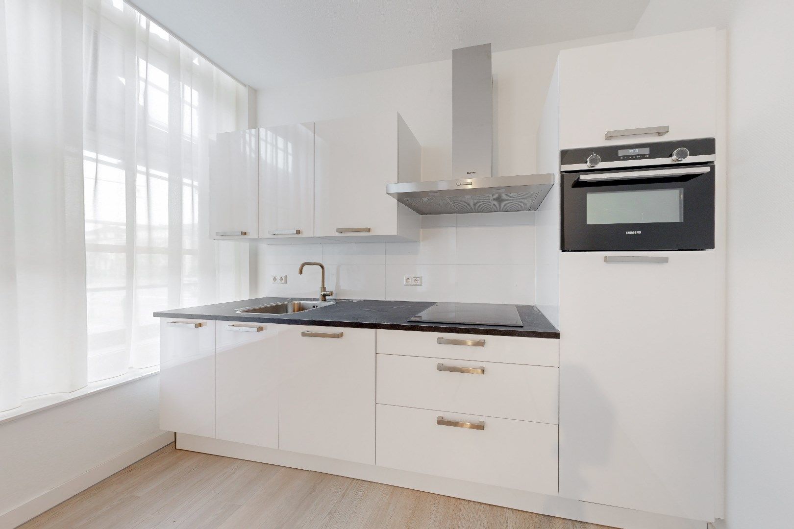 Foto 6 van Stationsplein 4-A