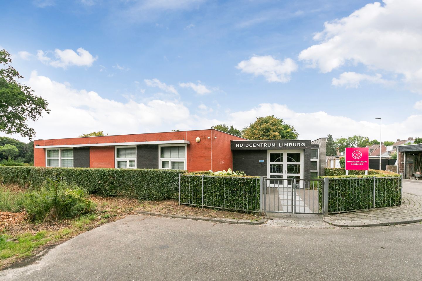 View photo 2 of Pieter Hooftstraat 16