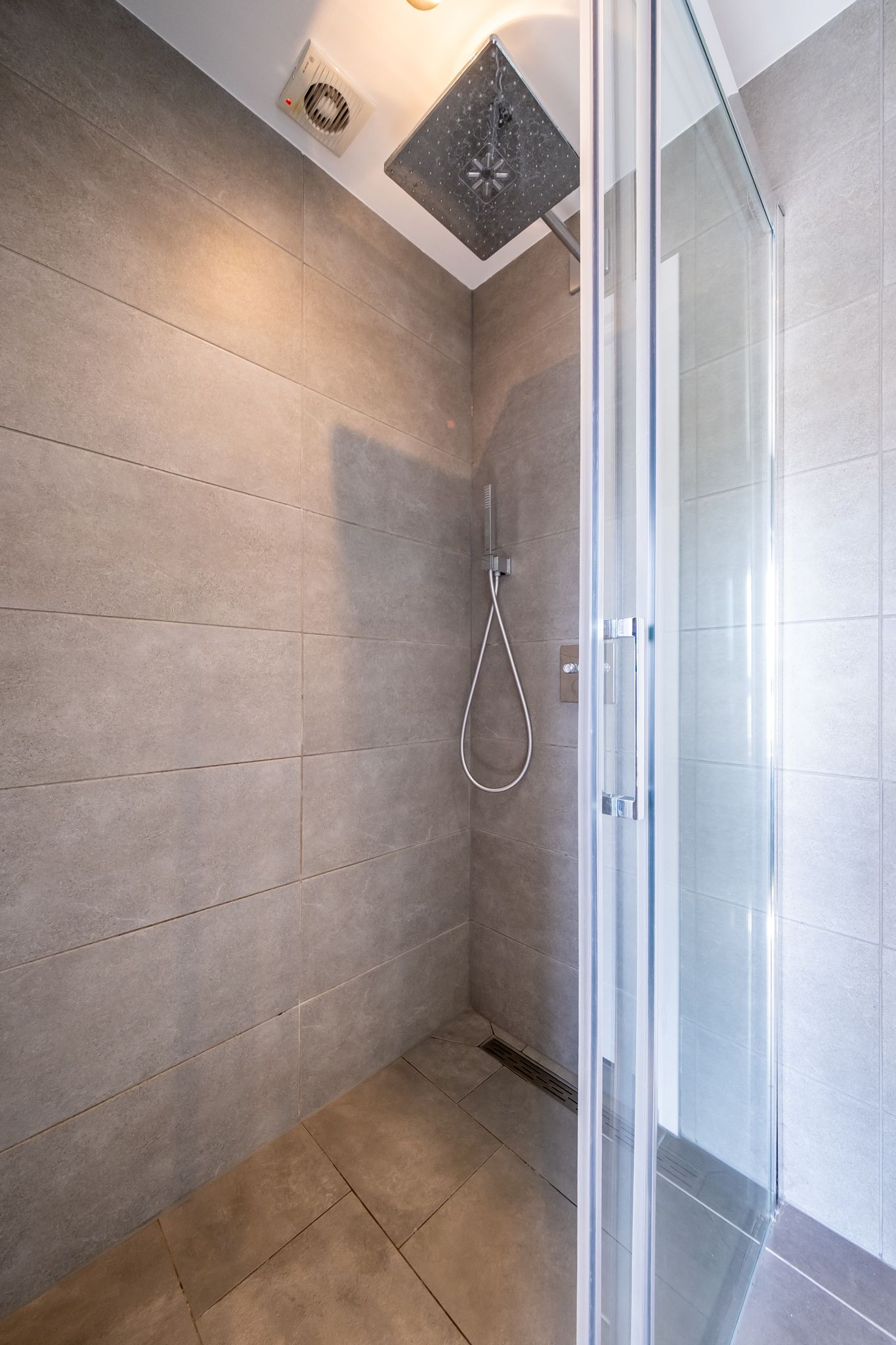 Photo 18 of Christinastraat 15