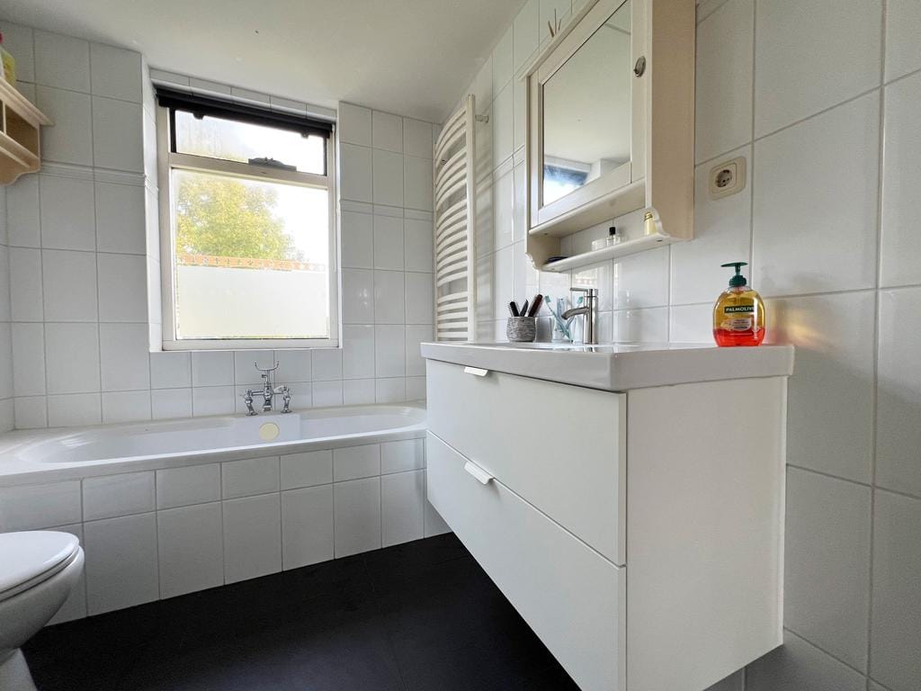 Foto 33 van Makelaar 25