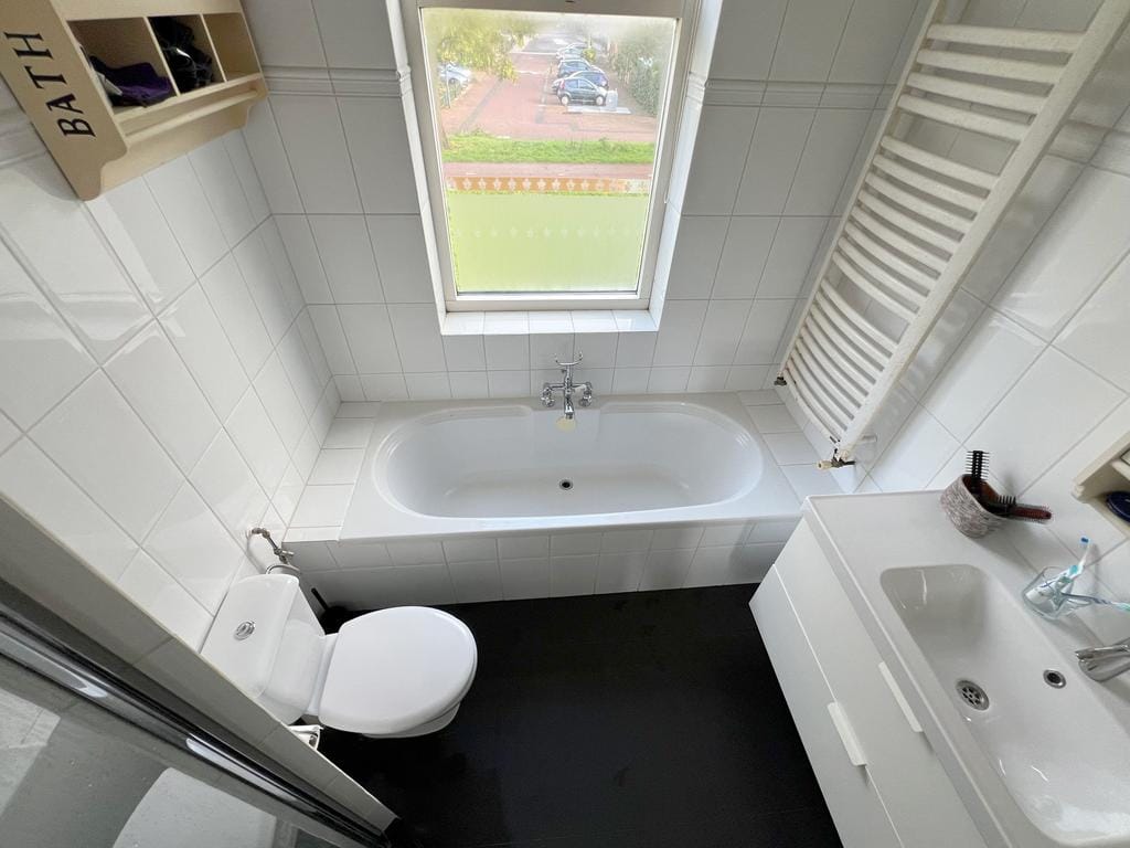 Foto 35 van Makelaar 25