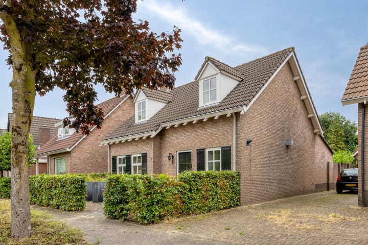 Foto 3 van Esdoornlaan 6