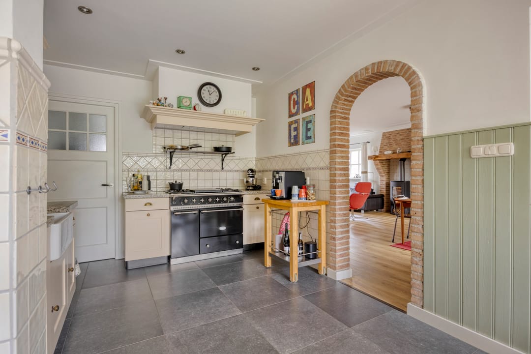 Foto 16 van Esdoornlaan 6