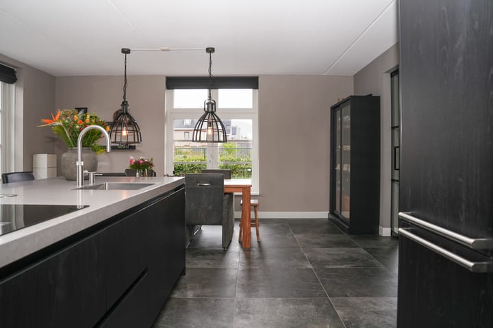 Foto 11 van J W Stamstraat 8