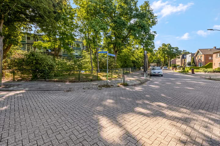 Photo 32 of Anna van Burenlaan 208