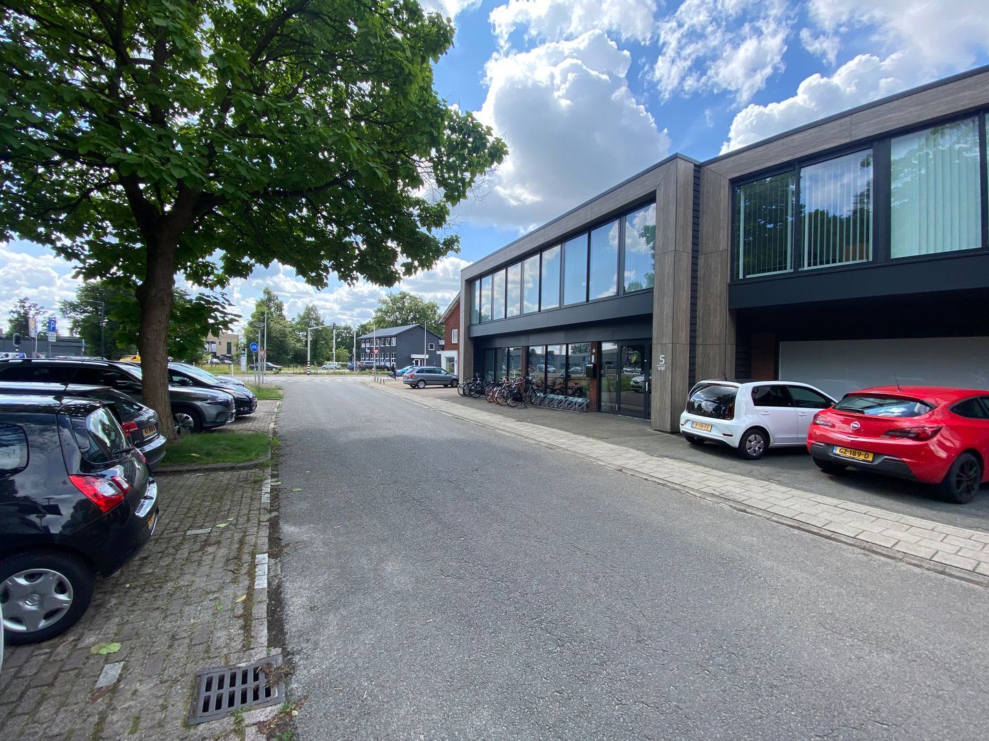 Bekijk foto 2 van IJsbaanweg 5