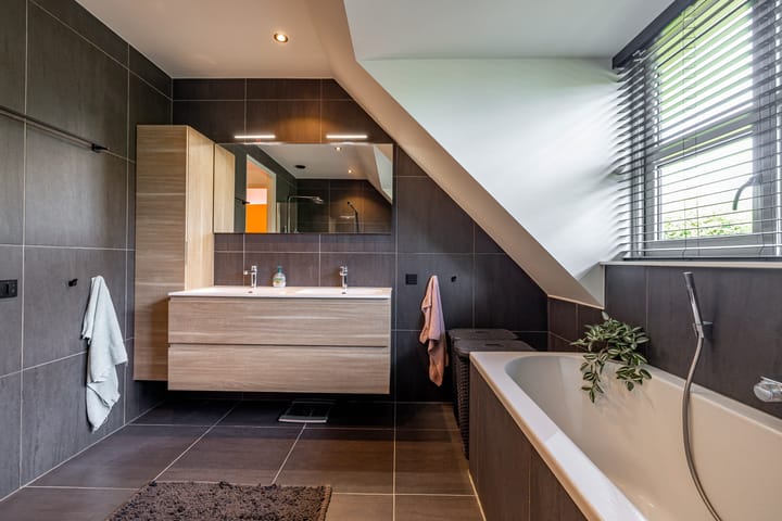 Foto 32 van Woldjerspoorweg 47