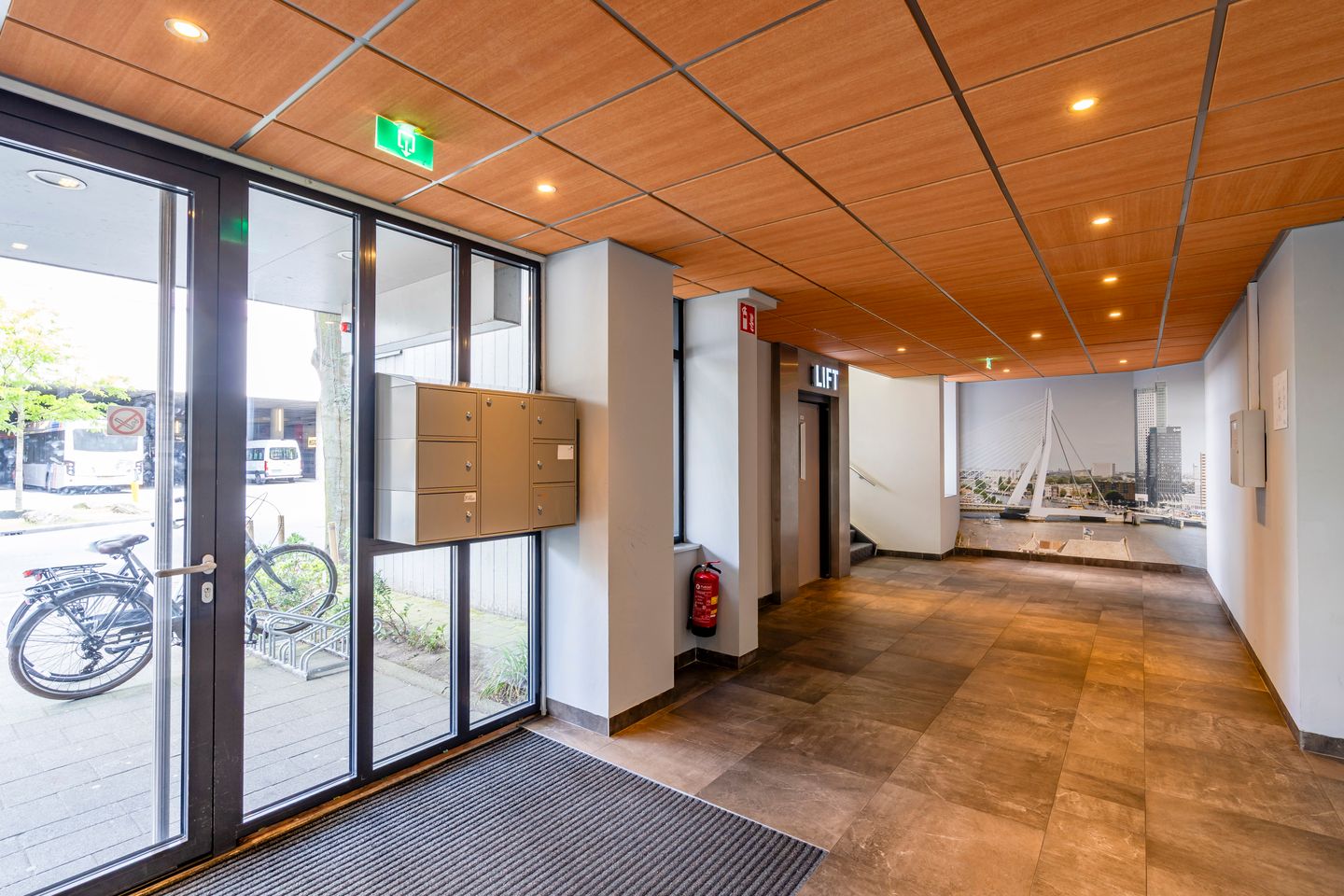 View photo 4 of Metroplein 50