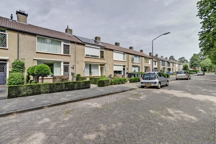 Photo 36 of Van Lennepstraat 22