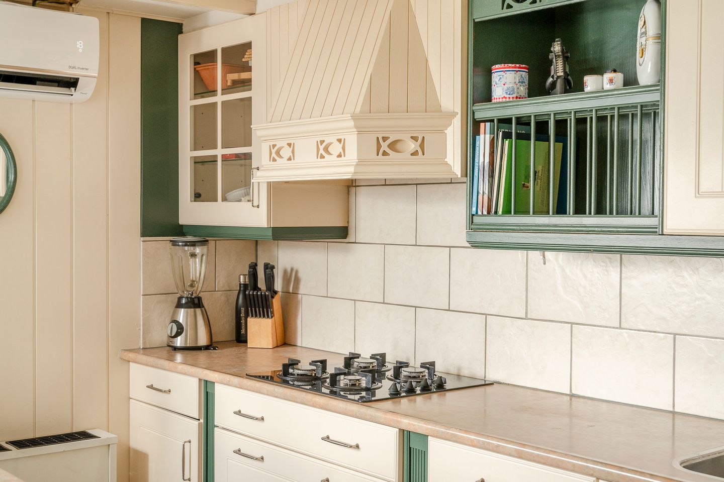 Photo 10 of Noortheystraat 6