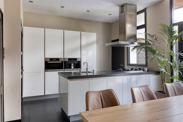 Photo 2 of Emmastraat 125