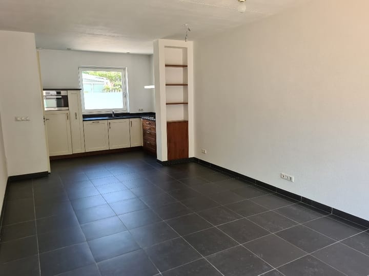 Foto 2 van Teeuwenweg 1-B