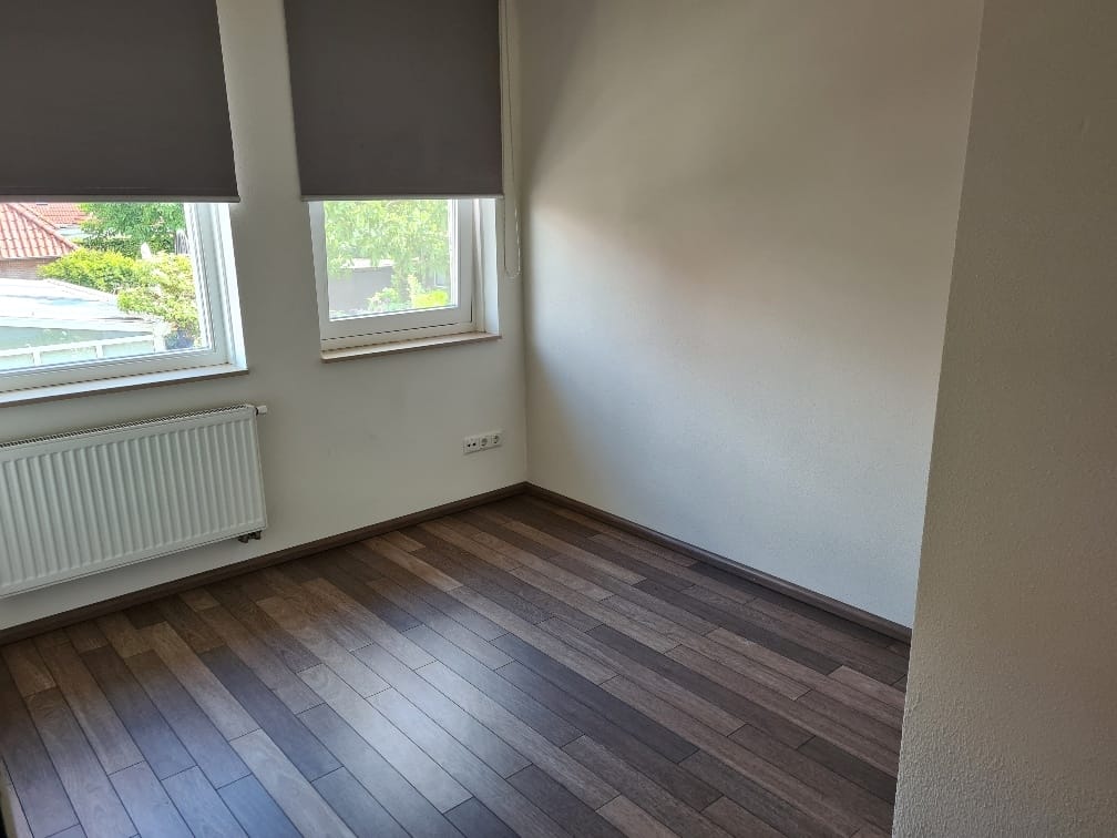 Photo 10 of Teeuwenweg 1-B