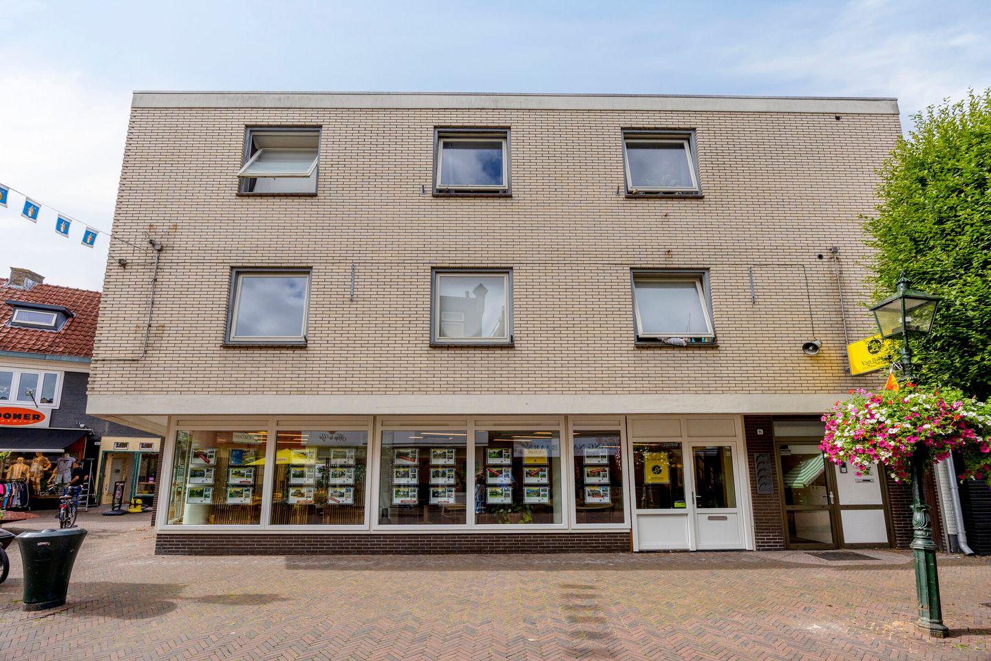 Bekijk foto 2 van Laanstraat 91