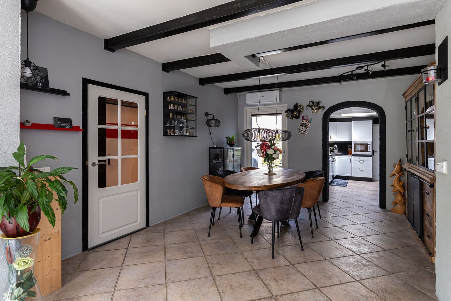 Foto 10 van Domela Nieuwenhuisstraat 22