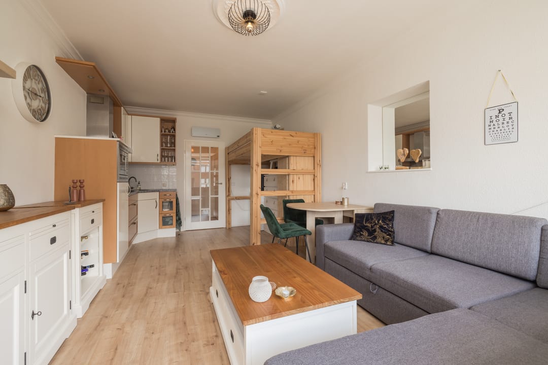 Foto 22 van Maerten Trompstraat 23