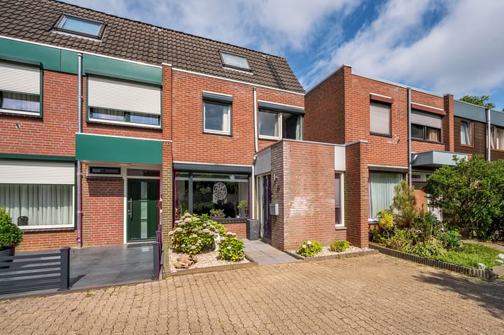 Requesensstraat 25