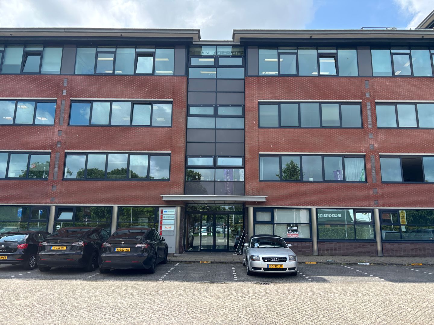 View photo 1 of Robijnstraat 14