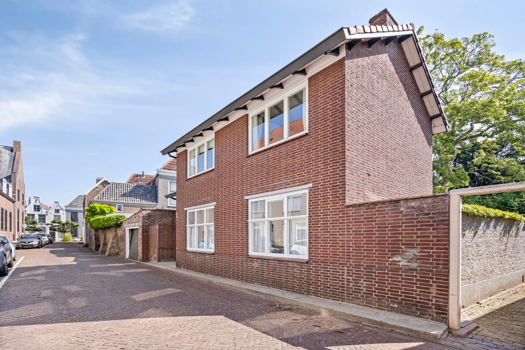 Photo 2 of Manhuisstraat 5
