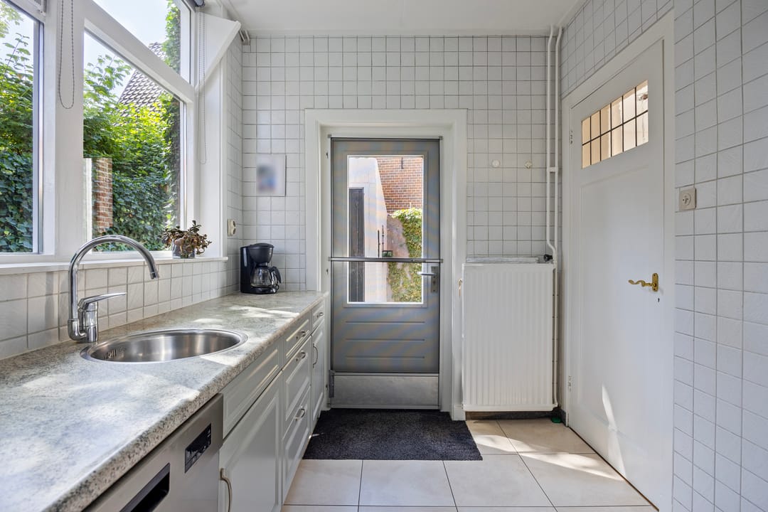 Photo 11 of Manhuisstraat 5